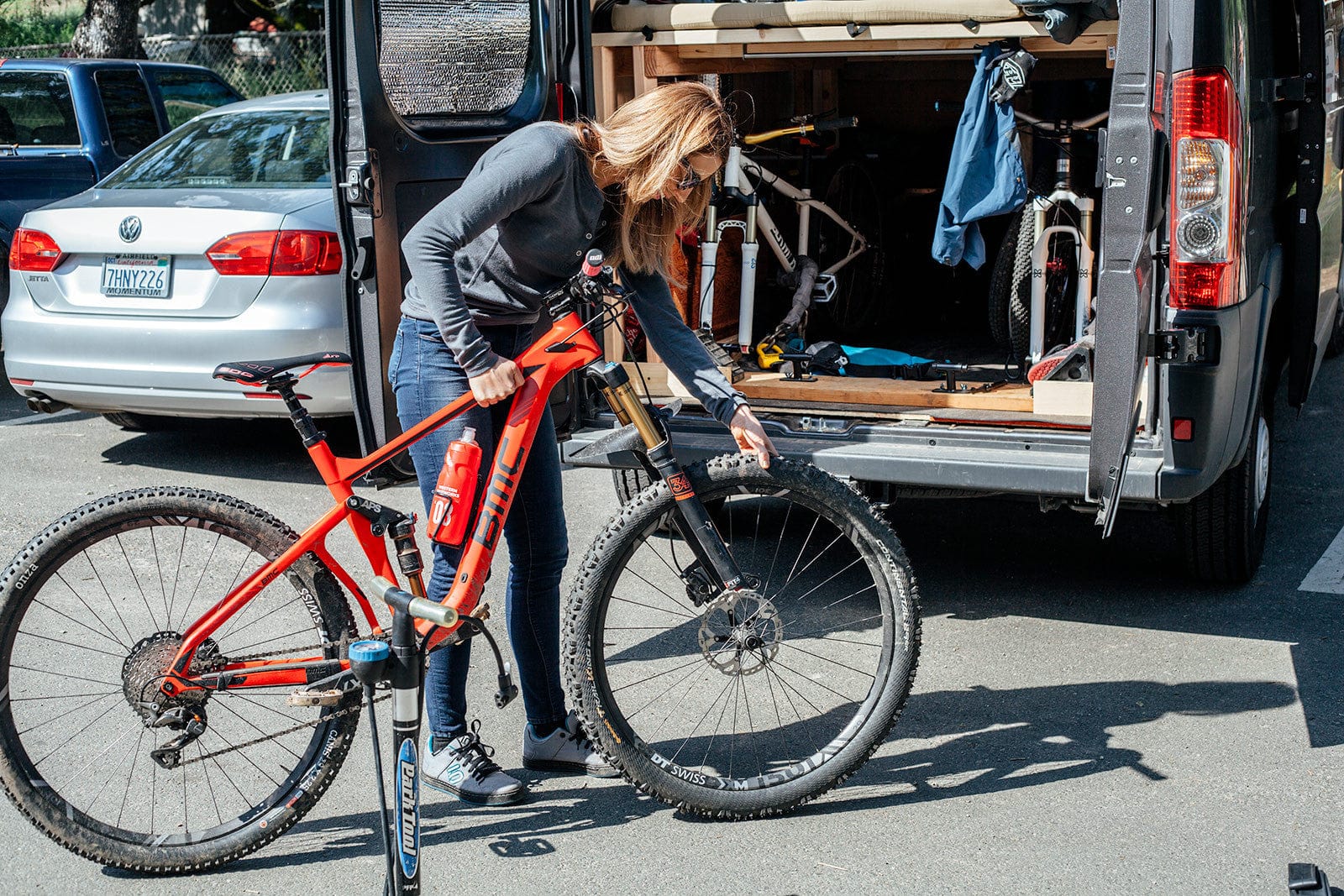 Inga Beck unpacks her bike